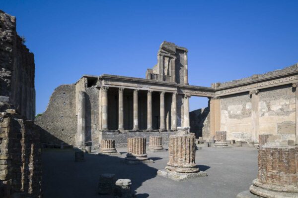 Basilica di Pompei con cielo limpido