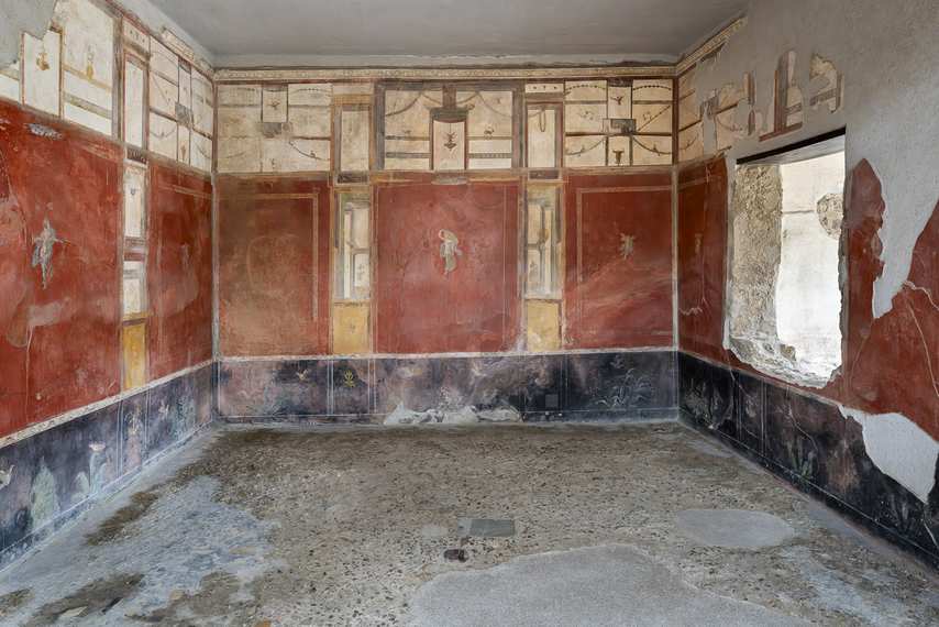 Sala affrescata con decorazioni in Terzo stile pompeiano nella Fullonica di Stephanus a Pompei