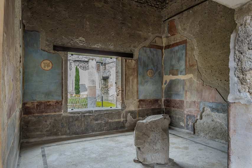 Stanza affrescata con vista sul giardino nella Casa dei Dioscuri a Pompei